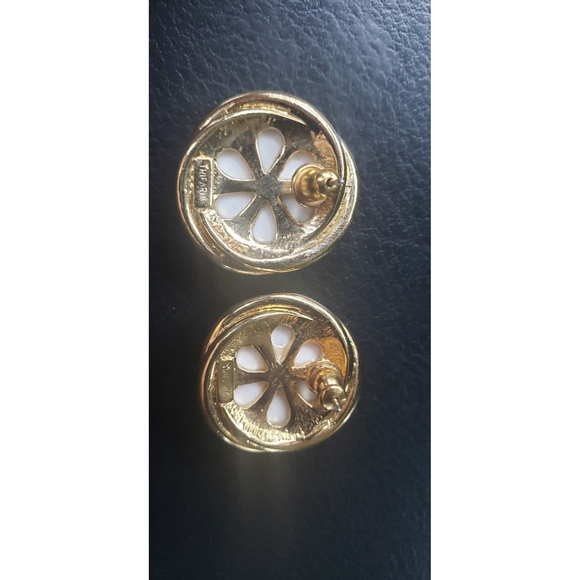 Vintage Trifari White Cabochon Button Earrings with Gold Tone Setting - Picture 3 of 3